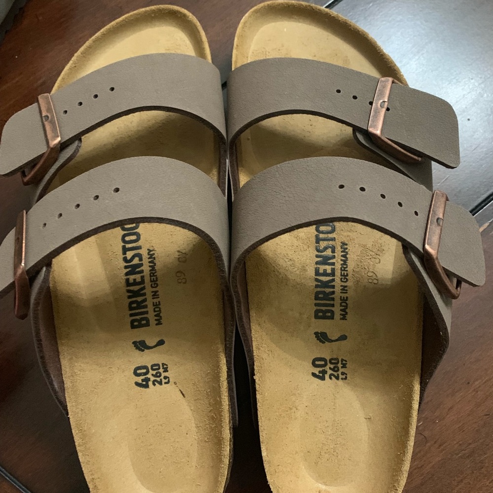 Brand new never been worn size 40 Birkenstock’s. - Picture 1 of 2